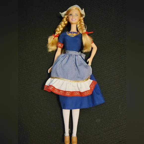 Dolls of the World Pink Label Barbie Holland 2011 and 2013 Girl account Barbie - Picture 2 of 6